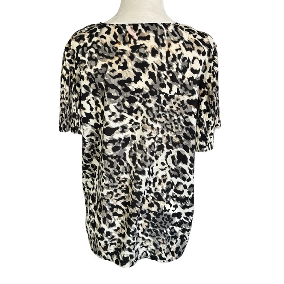 Vince Camuto NWT Animal Print Blouse with Flutter Crepe Sleeve M - Picture 7 of 11